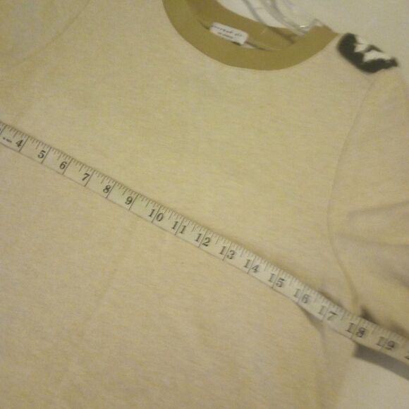 Pleated sleeve sweatshirt with crochet accent on back - Picture 4 of 9